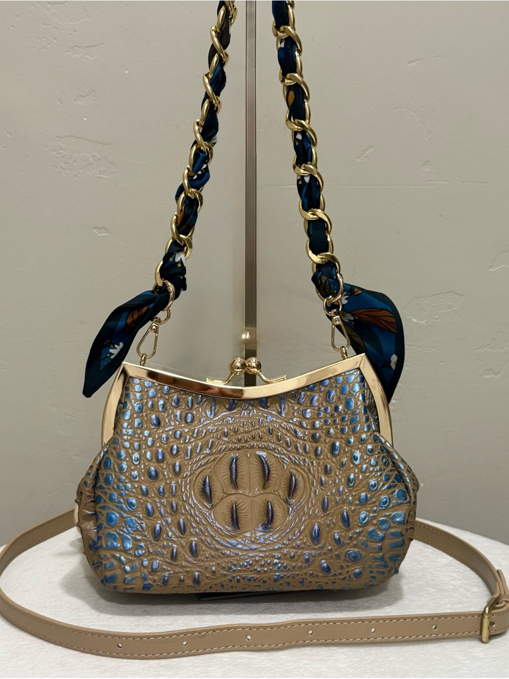 Croc-Embossed Leather Handmade Retro Style Kisslock Frame Bag